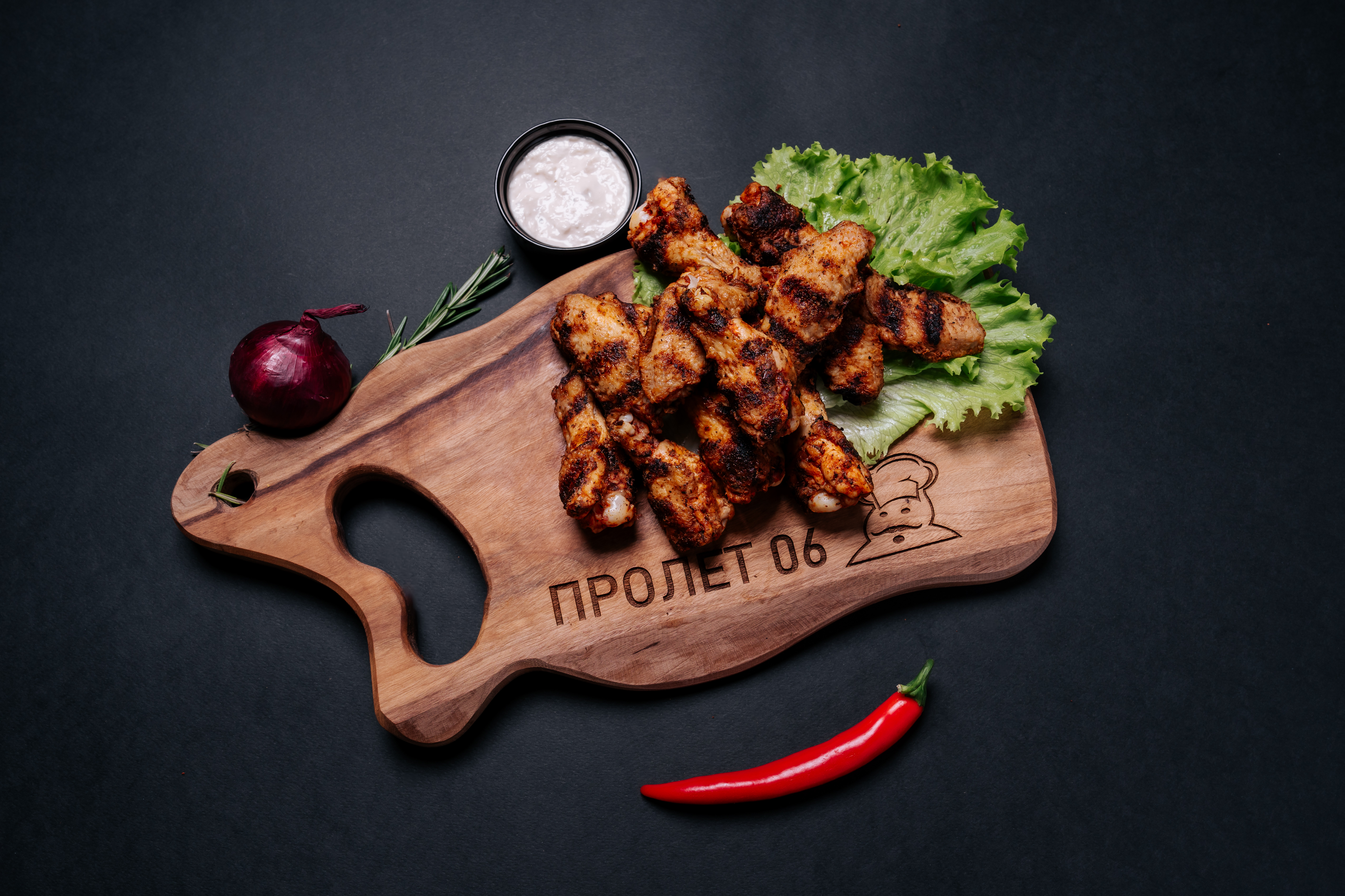 Пилешки крилца на грил