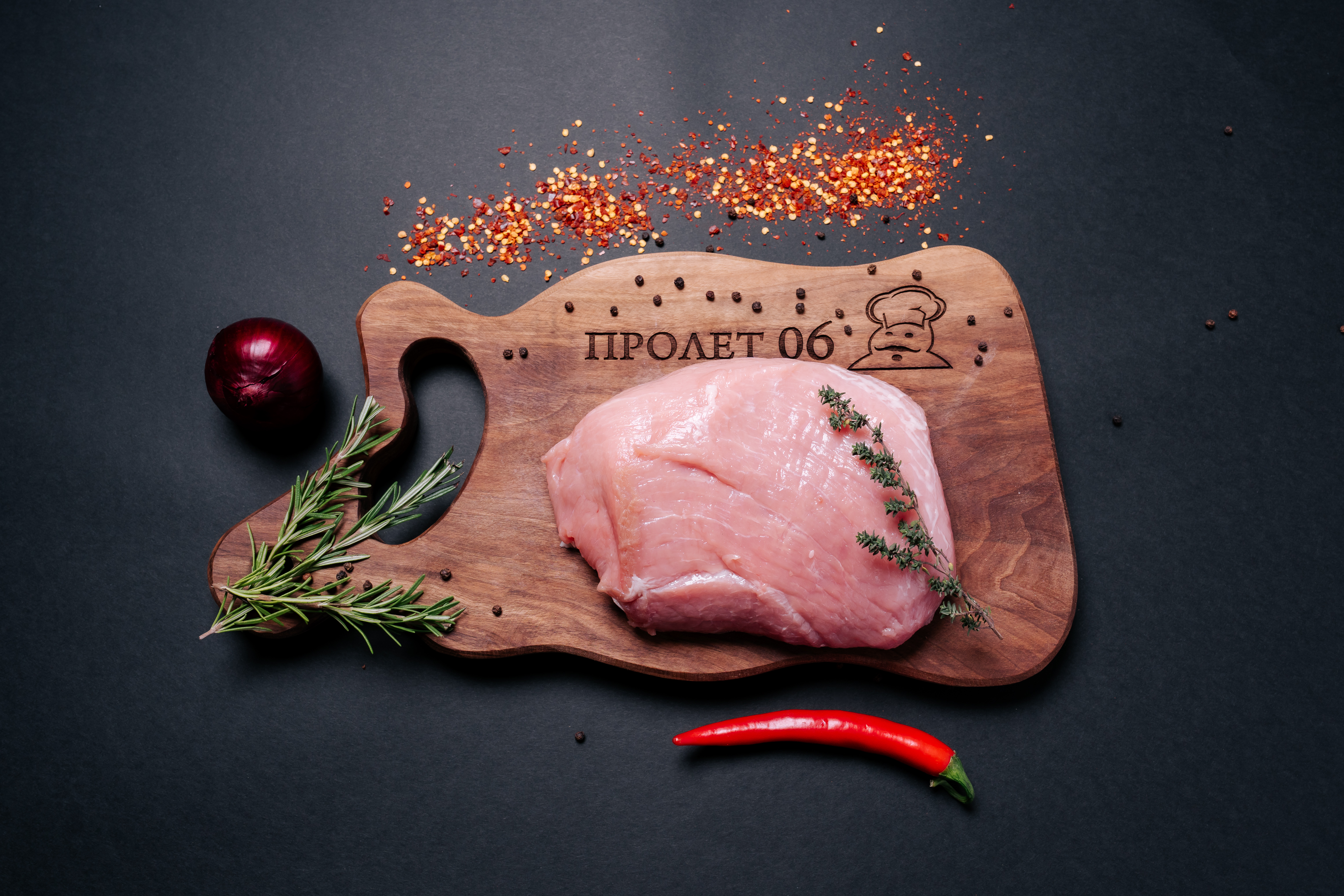 Свински бут без кост